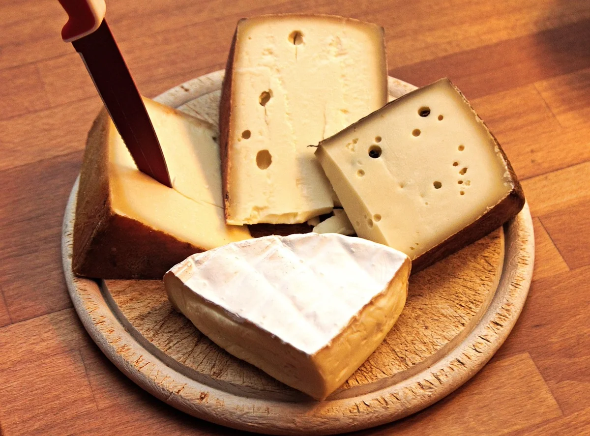 D'où vient l'expression « en faire tout un fromage » ?