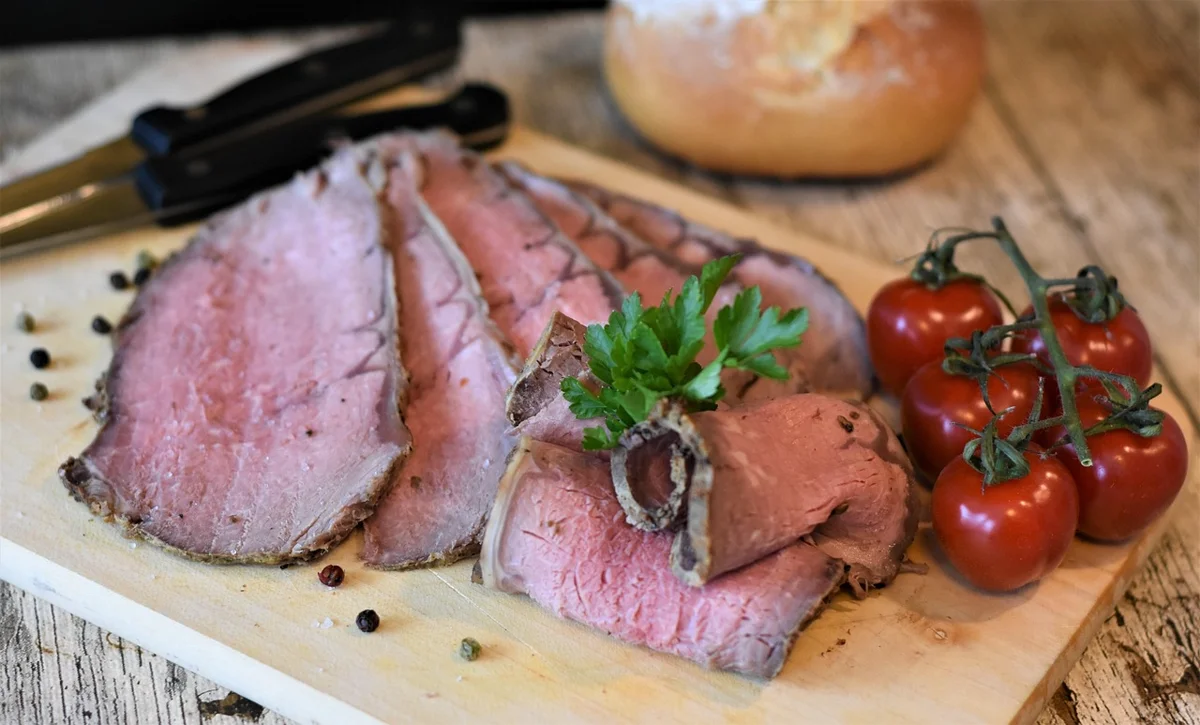 D'où vient l'expression « Tailler une bavette » ?