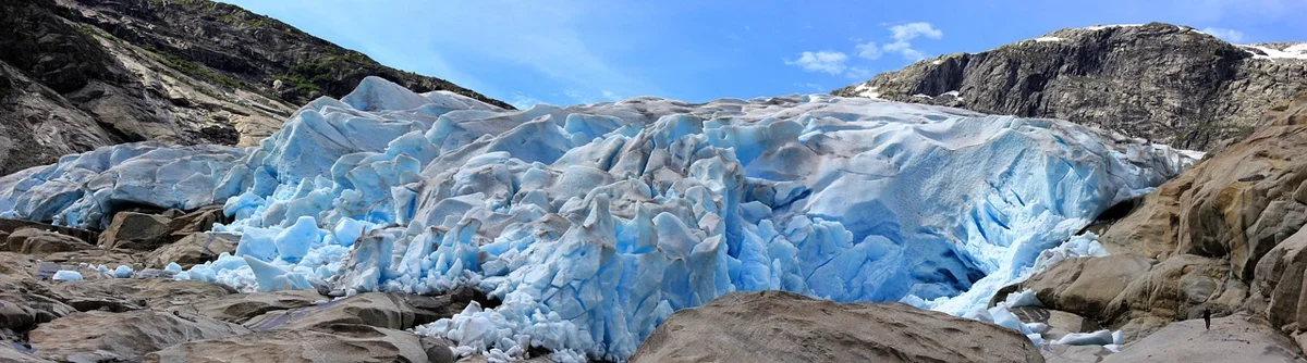 Pourquoi les glaciers sont-ils bleus ?